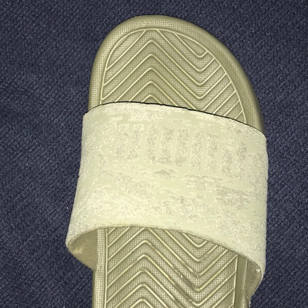 Puma Slides - Picture 3 of 5